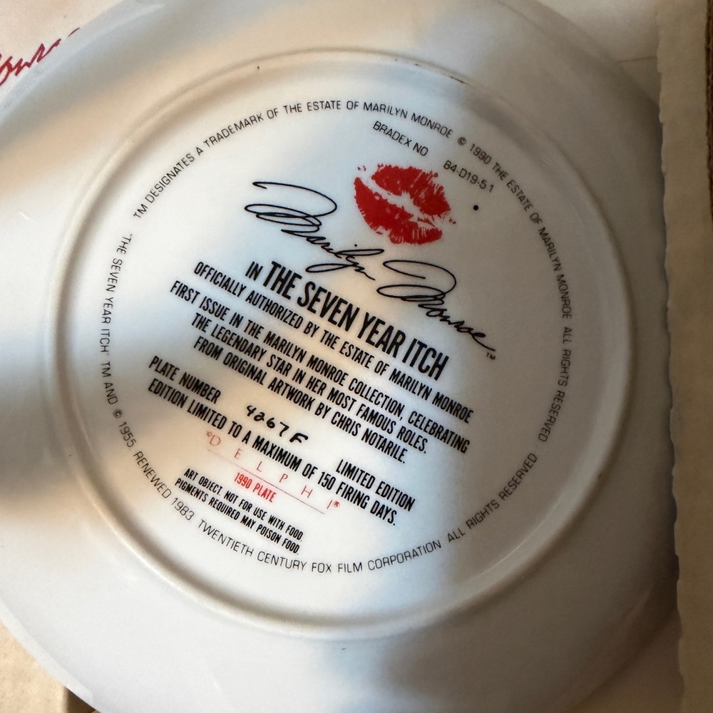 Marilyn Monroe Plate - Picture 4 of 4